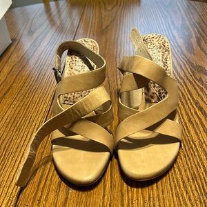 Pelle Moda new sandals size 8-8.5